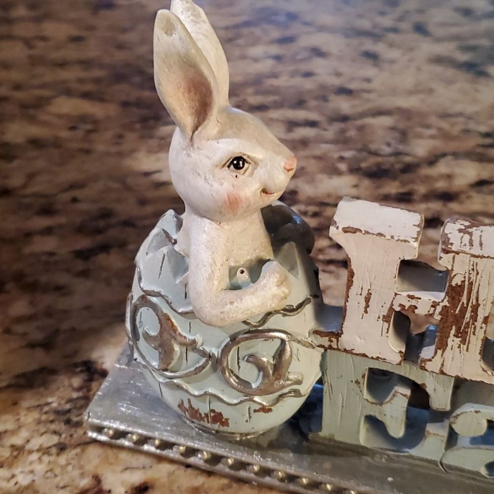 Farmhouse Easter Bunny 🥕🥕 - Picture 3 of 3